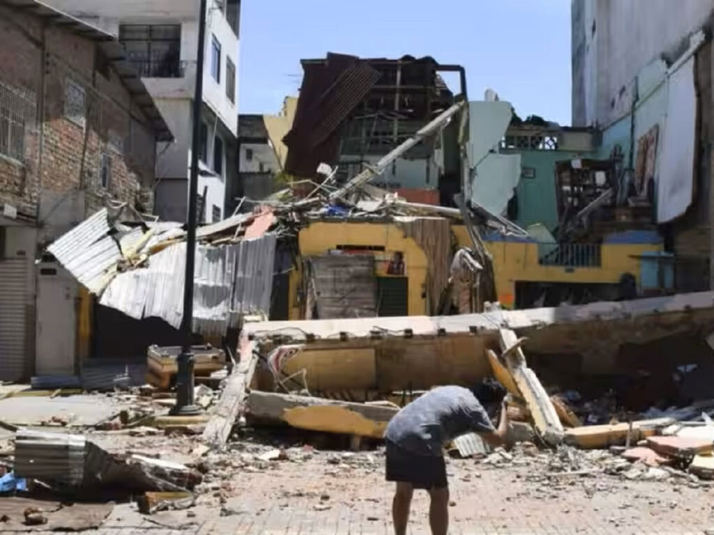 earthquake-shakes-ecuador