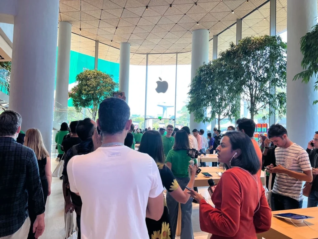 APPLE
