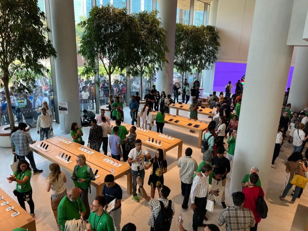 APPLE