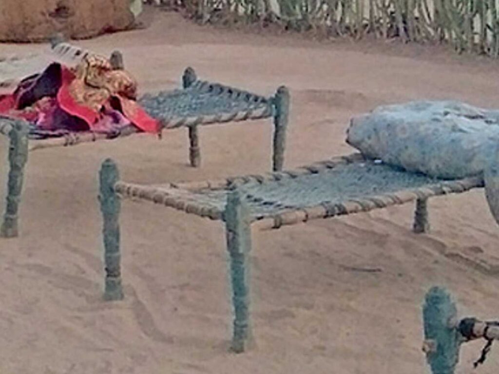 ajab gajab deshi khatlo