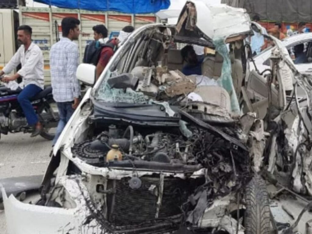 પતિ-પત્ની સહિત 4 જીવતા સળગ્યા
