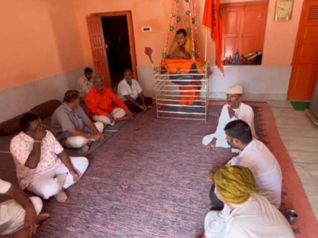 અનોખો શિવભક્ત, 21 દિવસથી મૌન ઊભા છે