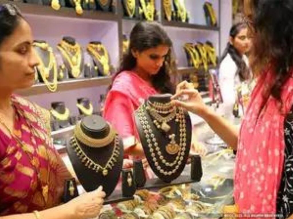 સોનાના ભાવમાં મોટો ઘટાડો,લોકોમાં ખુશી
