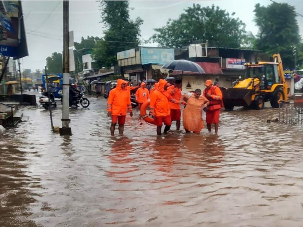 દક્ષિણ ગુજરાતમાં વરસાદે તબાહી મચાવી છે