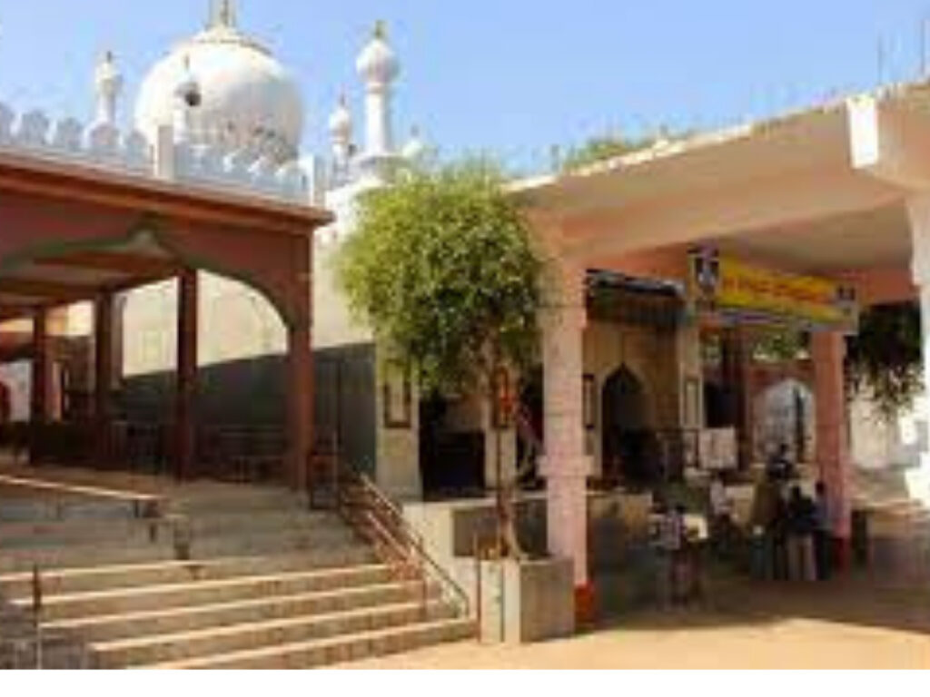 પ્રસાદમાં અપાય છે ગાંજો