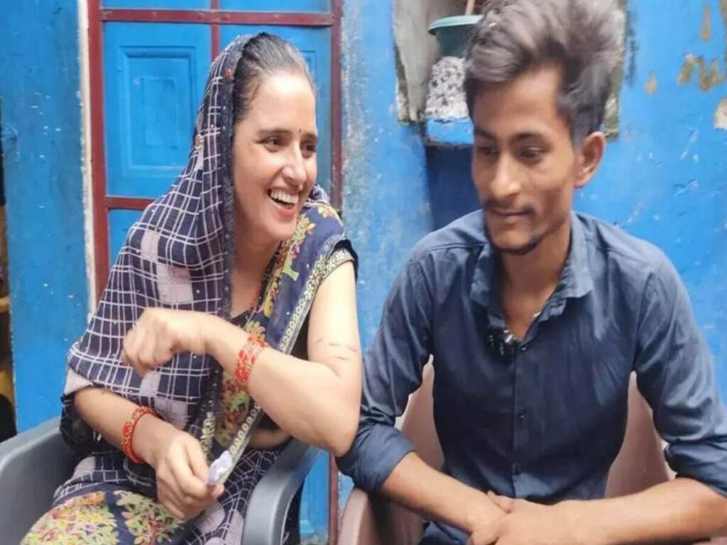 સીમાને બધાની વચ્ચે ફાંસી આપો