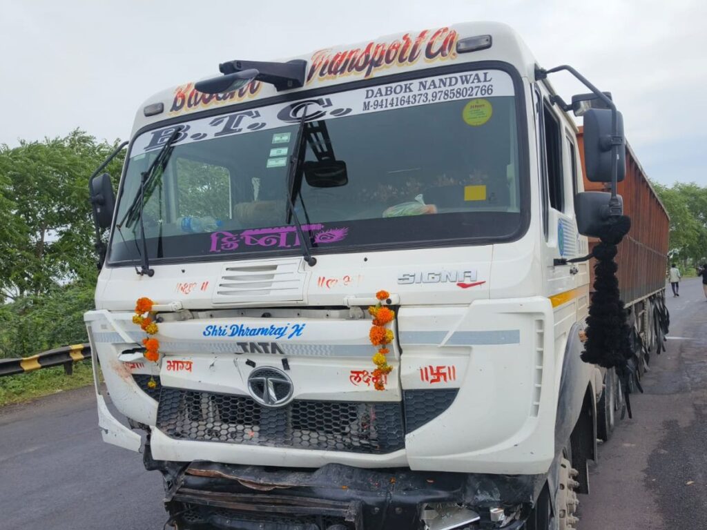 Fatal accident between car-truck in Surendranagar