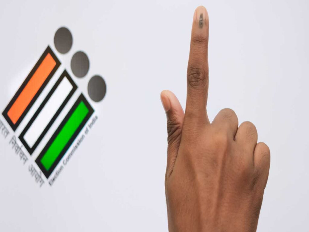गुजरात के इस मतदान केंद्र पर होगी दोबारा वोटिंग, वायरल वीडियो के बाद चुनाव आयोग ने लिया बड़ा फैसला