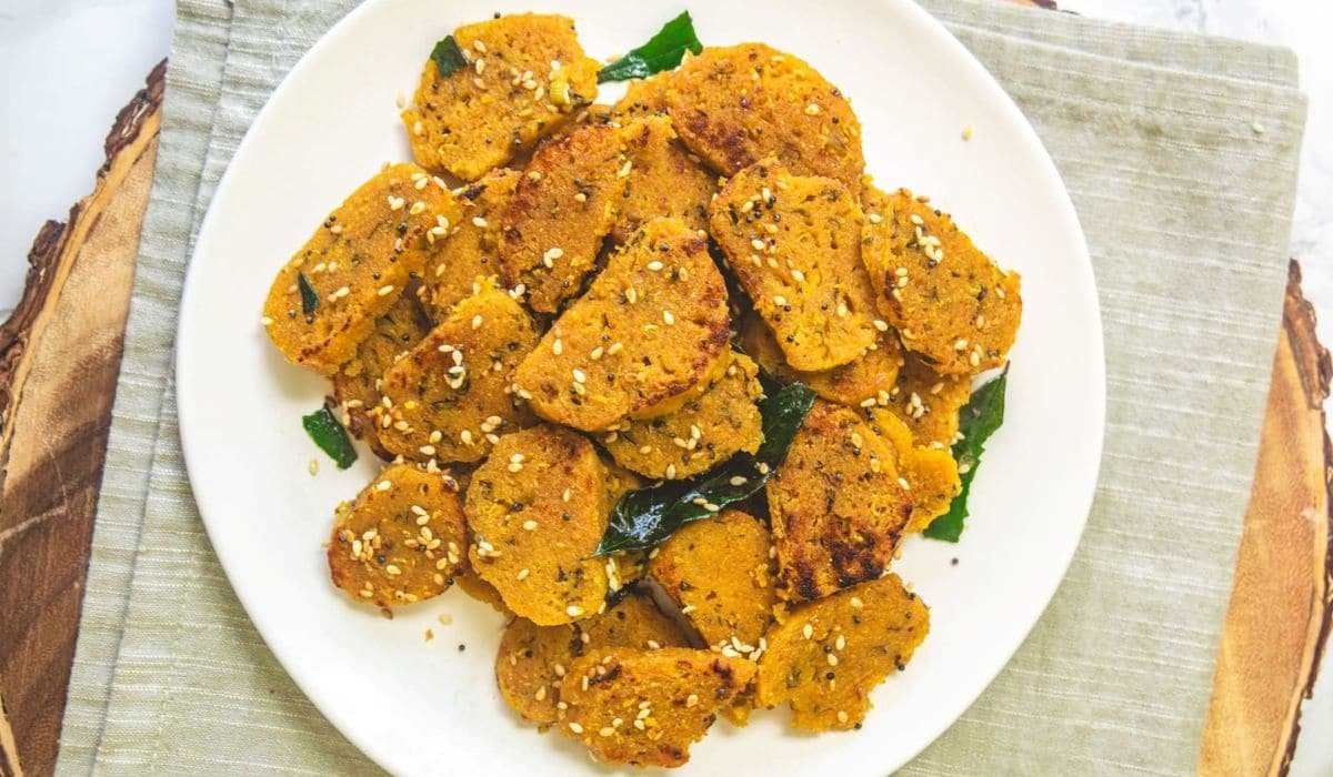 Gujarati Dudhi Na Muthiya recipe for evening snack