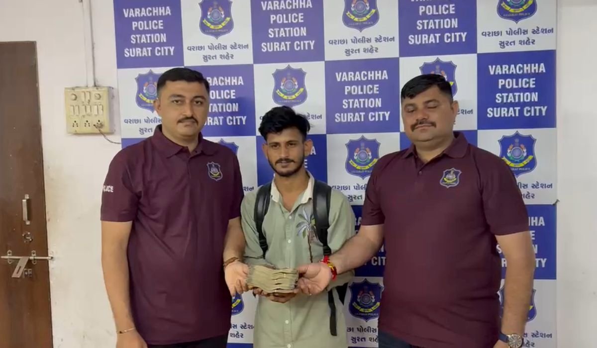 Surat Police Honest Auto Driver