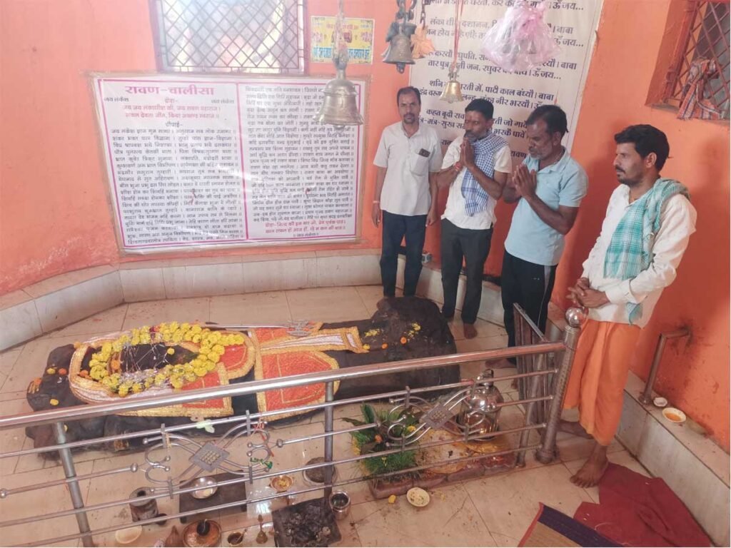 આ ગામમાં રાવણ દહનના બદલે થાય છે 'રાવણ બાબા' તરીકે પૂજા, લગ્નનું પહેલું આમંત્રણ પણ ત્યાં જ અપાય 1 - Lok Patrika આ ગામમાં રાવણ દહનના બદલે થાય છે 'રાવણ બાબા' તરીકે પૂજા, લગ્નનું પહેલું આમંત્રણ પણ ત્યાં જ અપાય - Lok Patrika